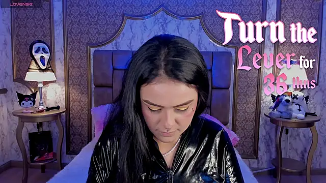 SoffiQueen online show from 10/30/25, 06:38