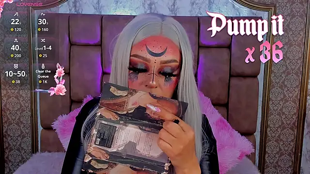 SoffiQueen online show from 10/16/25, 08:50