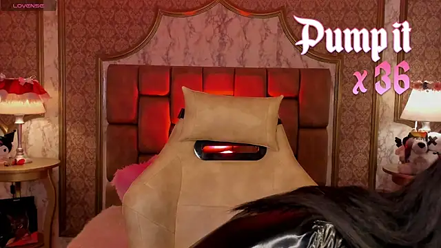 SoffiQueen online show from 11/08/25, 03:37