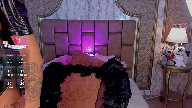 SoffiQueen online show from 10/10/25, 03:46