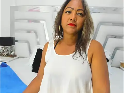 SaraaJhons online show from 11/14/25, 08:12