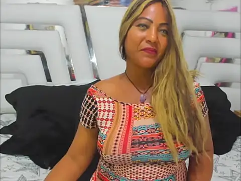 SaraaJhons online show from 11/21/25, 07:35