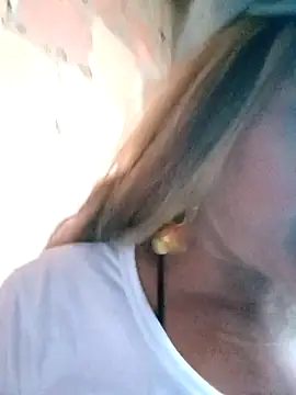 SaraaJhons online show from 12/13/25, 08:04