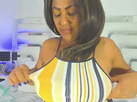 SaraaJhons online show from 10/15/25, 03:16