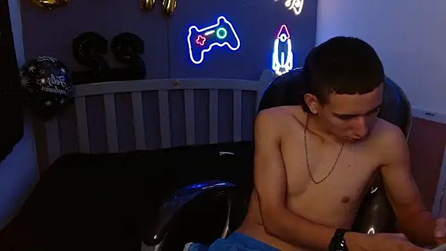 Snapshot of JackSwan18 chatting on 01/04/25, 04:11 JackSwan18 online show from 01/04/25, 04:11