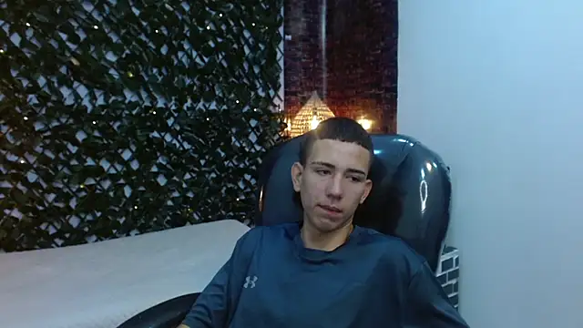 Snapshot of JackSwan18 chatting on 12/02/24, 01:30 JackSwan18 online show from 12/02/24, 01:30