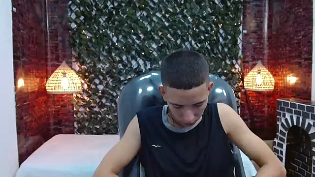 Snapshot of JackSwan18 chatting on 12/23/24, 01:45 JackSwan18 online show from 12/23/24, 01:45