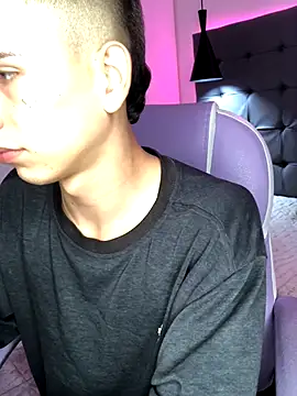 Snapshot of JackSwan18 chatting on 10/08/25, 12:34 JackSwan18 online show from 10/08/25, 12:34