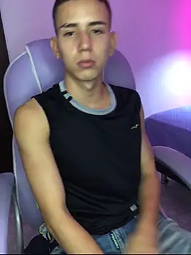 Snapshot of JackSwan18 chatting on 10/11/25, 03:18 JackSwan18 online show from 10/11/25, 03:18