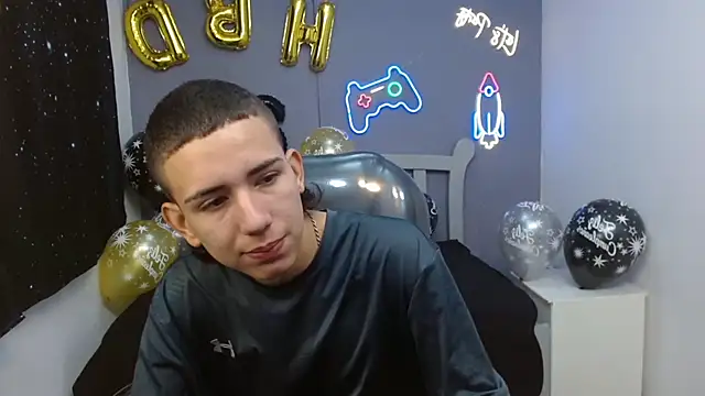 Snapshot of JackSwan18 chatting on 01/03/25, 02:08 JackSwan18 online show from 01/03/25, 02:08