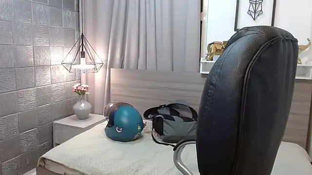 JackSwan18 online show from 12/21/25, 07:04