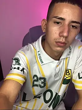 Snapshot of JackSwan18 chatting on 10/10/25, 03:18 JackSwan18 online show from 10/10/25, 03:18