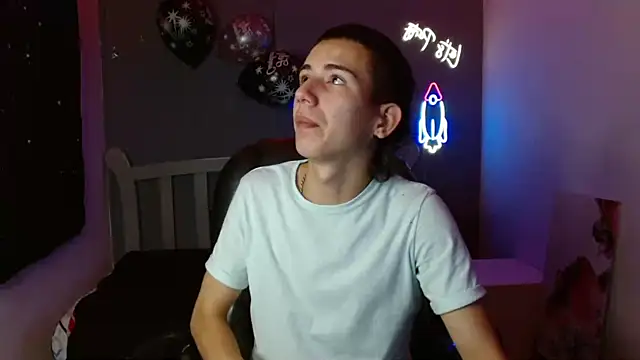 Snapshot of JackSwan18 chatting on 01/10/25, 12:36 JackSwan18 online show from 01/10/25, 12:36