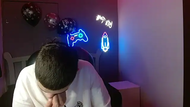 Snapshot of JackSwan18 chatting on 01/06/25, 12:46 JackSwan18 online show from 01/06/25, 12:46