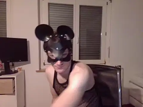 Snapshot of Angelbunn chatting on 02/09/25, 12:17 Angelbunn online show from 02/09/25, 12:17