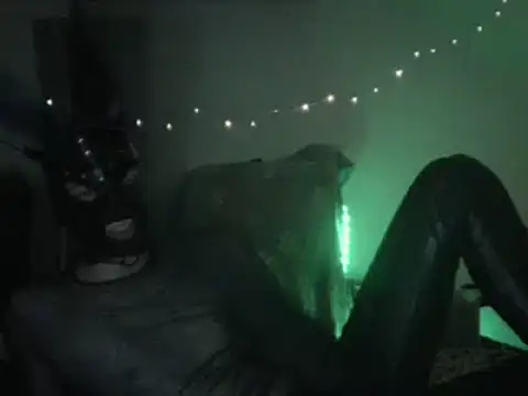 Snapshot of Angelbunn chatting on 12/30/24, 05:44 Angelbunn online show from 12/30/24, 05:44