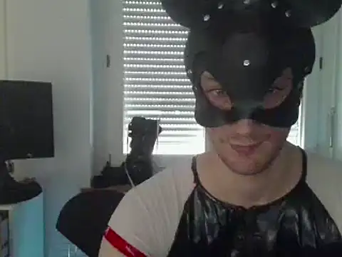 Snapshot of Angelbunn chatting on 02/05/25, 01:11 Angelbunn online show from 02/05/25, 01:11