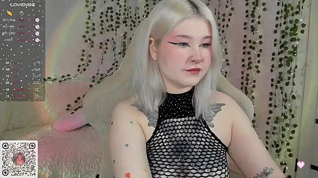 Snapshot of chillycharm chatting on 01/15/25, 03:33 chillycharm online show from 01/15/25, 03:33