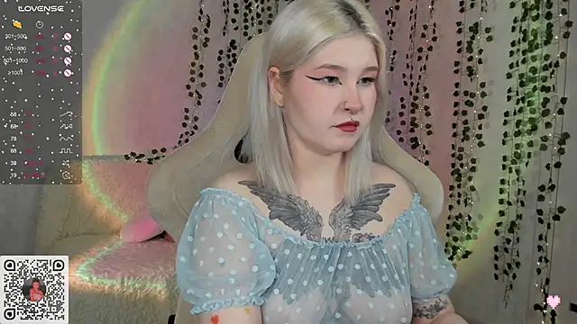 Snapshot of chillycharm chatting on 01/22/25, 12:16 chillycharm online show from 01/22/25, 12:16