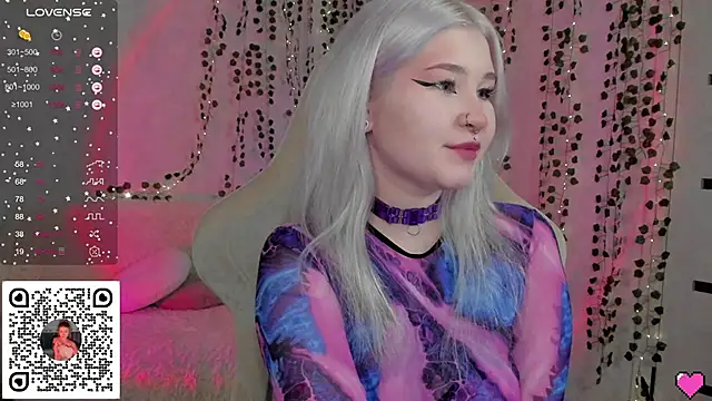 Snapshot of chillycharm chatting on 12/30/24, 01:37 chillycharm online show from 12/30/24, 01:37