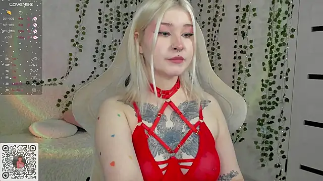 Snapshot of chillycharm chatting on 03/01/25, 12:17 chillycharm online show from 03/01/25, 12:17
