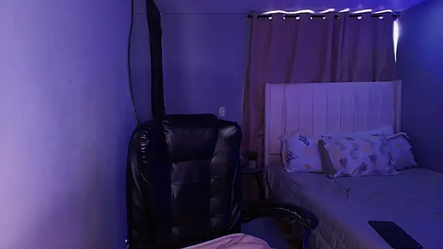 Shenoa1 online show from 11/27/25, 01:11