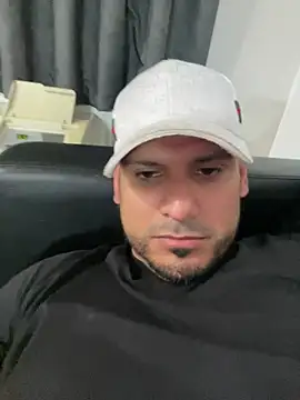 Snapshot of Insaneskillzz69 chatting on 04/14/26, 01:49 Insaneskillzz69 online show from 04/14/26, 01:49