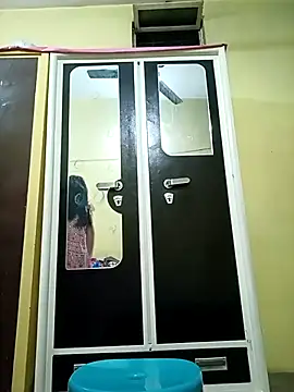 heenage online show from 11/03/25, 04:54