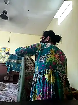 heenage online show from 04/07/26, 05:53