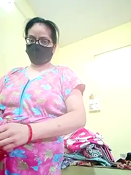 Snapshot of heenage chatting on 10/08/25, 05:20 heenage online show from 10/08/25, 05:20