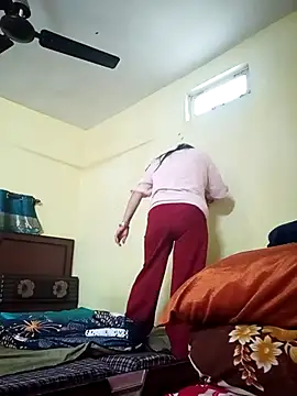 heenage online show from 02/11/26, 04:12