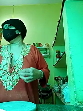 heenage online show from 12/23/25, 05:29