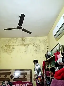 heenage online show from 11/12/25, 04:05