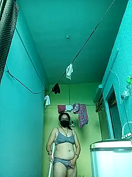 Snapshot of heenage chatting on 02/17/25, 04:20 heenage online show from 02/17/25, 04:20