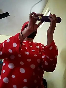 heenage online show from 12/21/25, 04:03