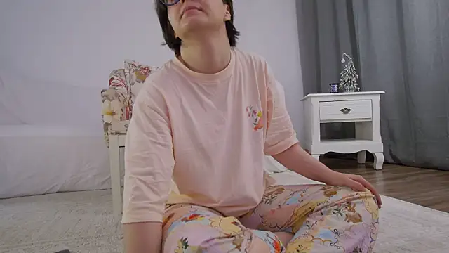 Snapshot of SophieeRain chatting on 01/12/26, 04:47 SophieeRain online show from 01/12/26, 04:47