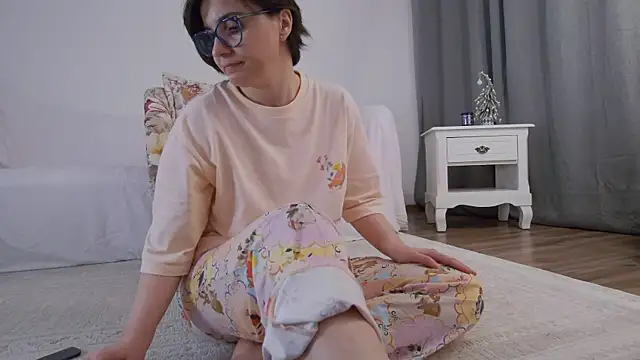 Snapshot of SophieeRain chatting on 01/09/26, 08:05 SophieeRain online show from 01/09/26, 08:05