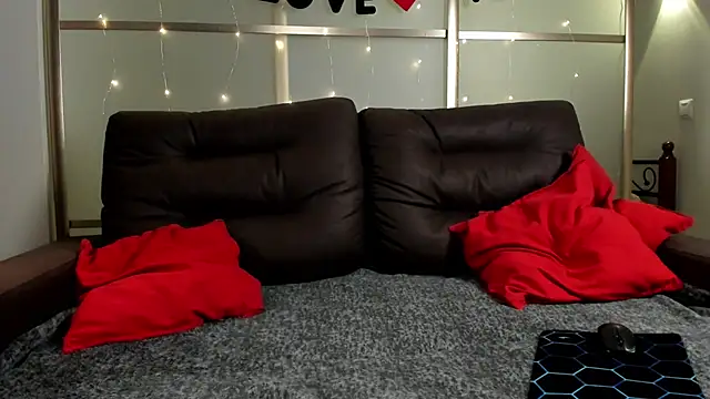 Emma Flin online show from 03/11/26, 11:48