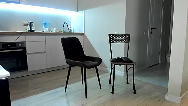 Emma Flin online show from 12/04/25, 11:20