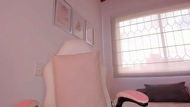 valeriaU online show from 10/21/25, 05:34