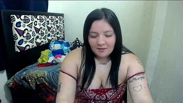 Snapshot of shopyymessyy chatting on 04/15/26, 05:28 shopyymessyy online show from 04/15/26, 05:28