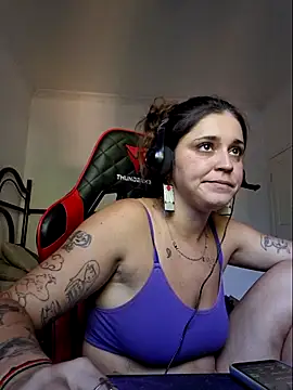 luuhcat09 online show from 10/24/25, 06:18