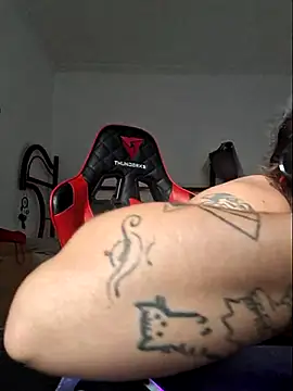 luuhcat09 online show from 10/13/25, 05:58