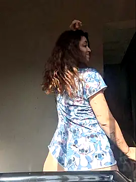 luuhcat09 online show from 11/18/25, 10:51