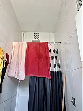 luuhcat09 online show from 11/11/25, 04:46