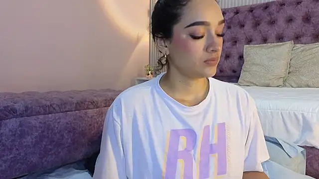 EMILYY FOXY online show from 12/15/25, 06:58