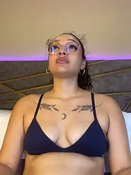 EMILYY FOXY online show from 06/04/26, 07:40
