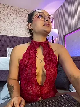 EMILYY FOXY online show from 07/06/26, 07:05