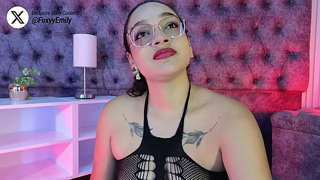 Snapshot of EMILYY_FOXY chatting on 05/17/26, 07:03 EMILYY FOXY online show from 05/17/26, 07:03
