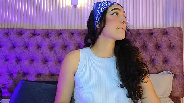 EMILYY FOXY online show from 02/17/26, 07:00